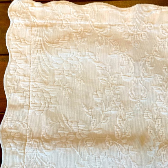 Vtg Spiegel’s scalloped standard ivory sham - Picture 6 of 13